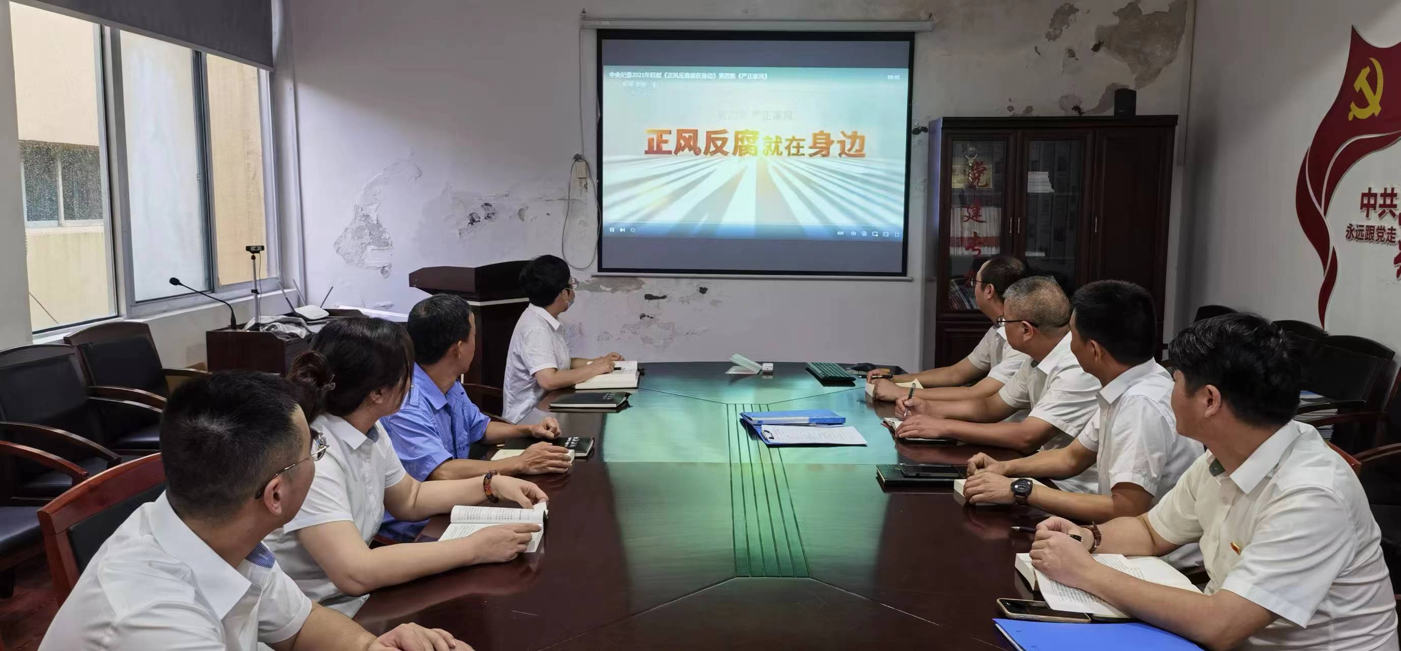 1690852052683936.jpg 大溪嶺觀看家風(fēng)教育視頻.jpg